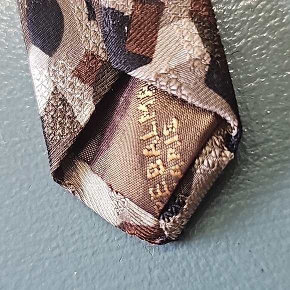 Pierre Balmain mens 200% silk tie. Geometric print - Picture 3 of 6